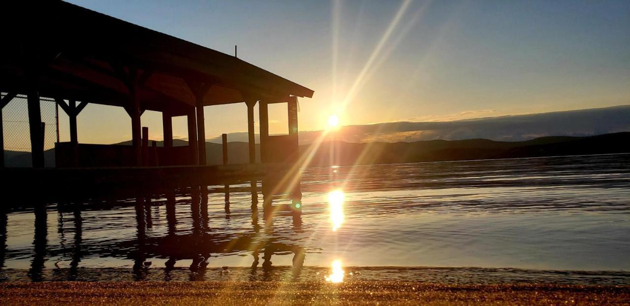 The Stone Gate Resort Lake George Exterior foto